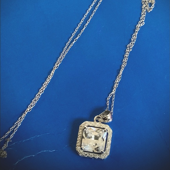 NIB Dainty Sterling Silver Simulated Diamond Necklace - Picture 3 of 9